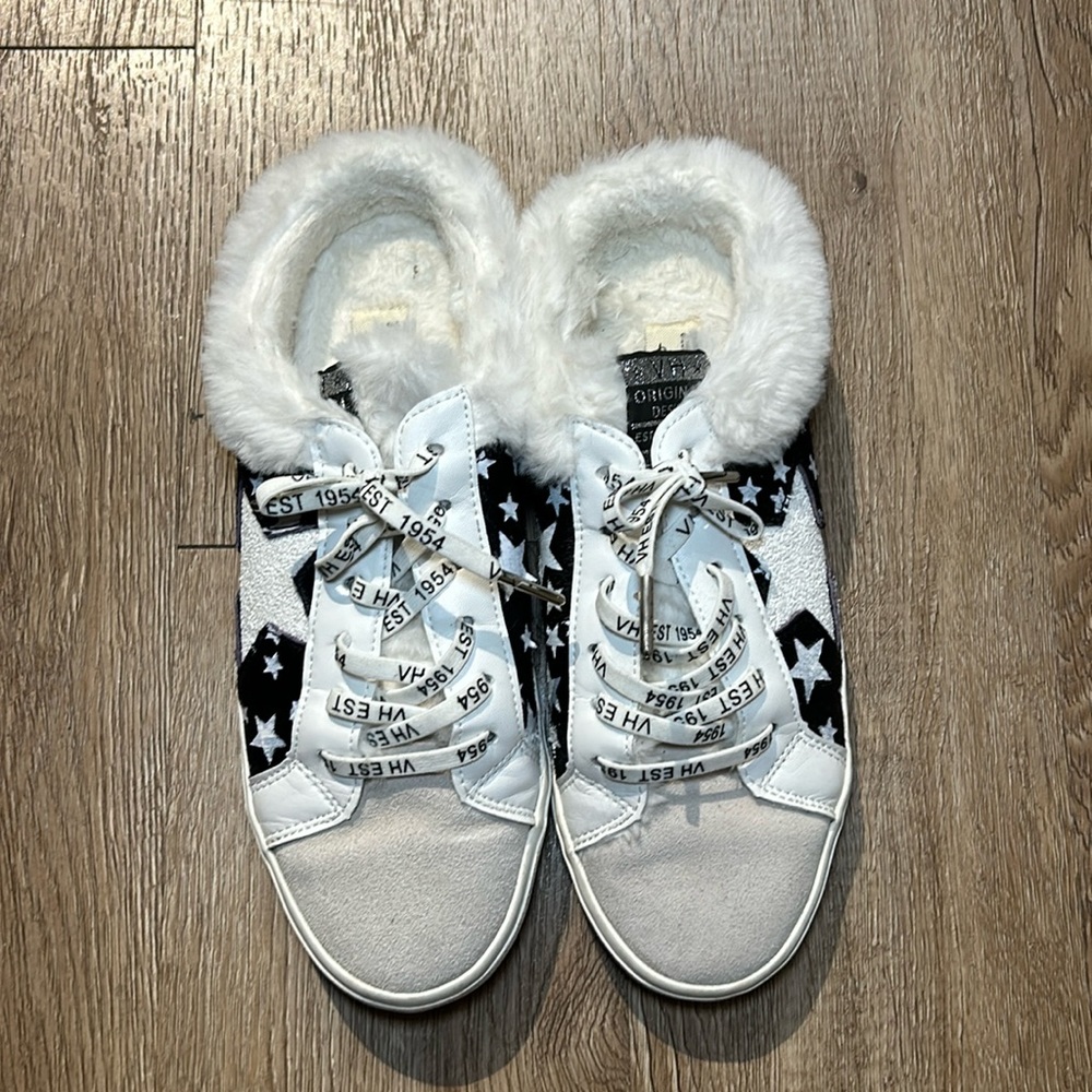 Slightly worn Vintage Havana slip on sneakers size 9.